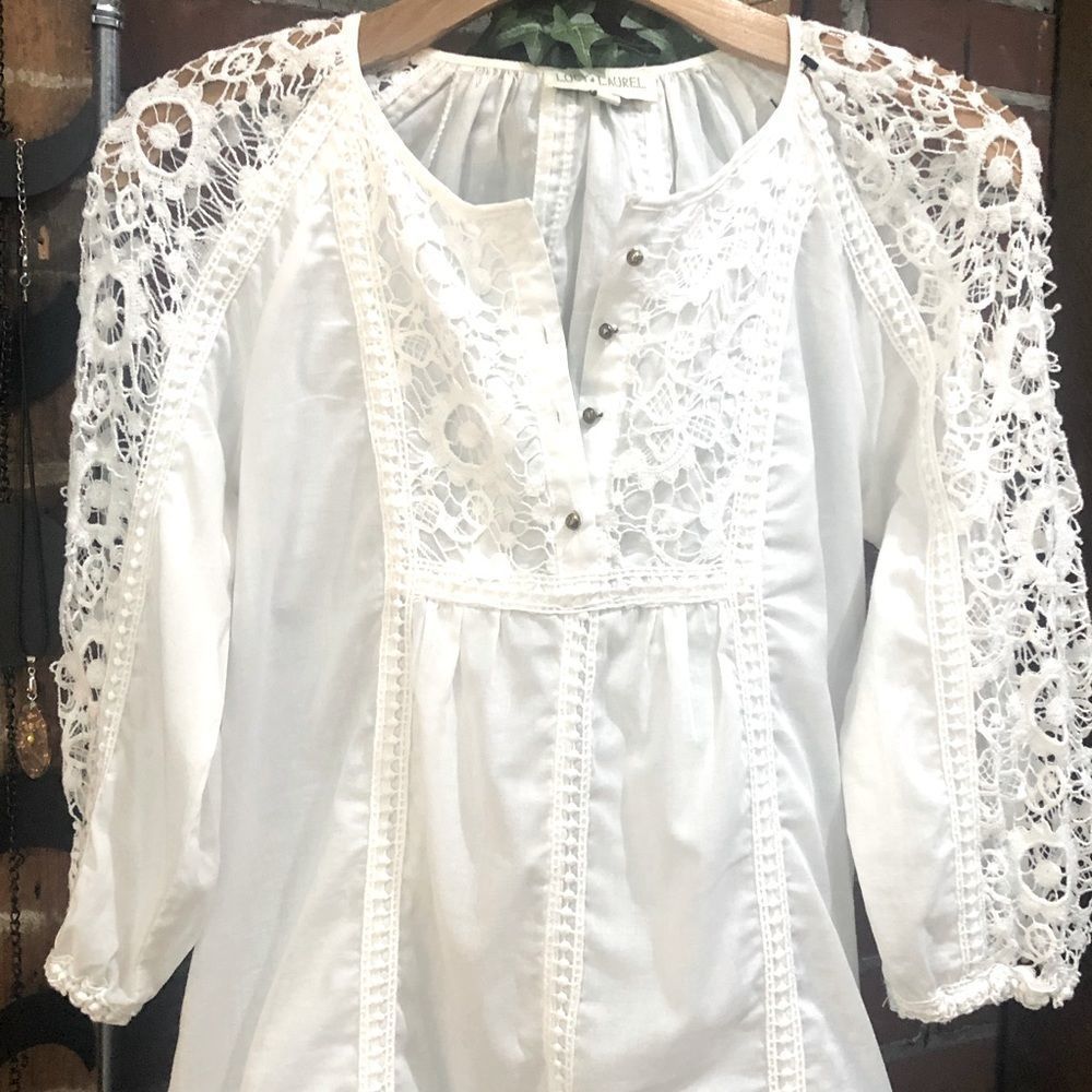 Lucy and Laurel stunning white lace top S : S